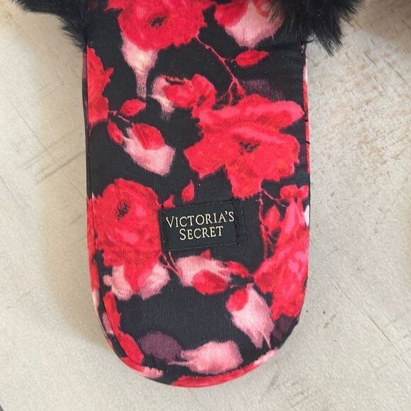 VICTORIAS SECRET Black Floral Slippers NWOT - Picture 3 of 4